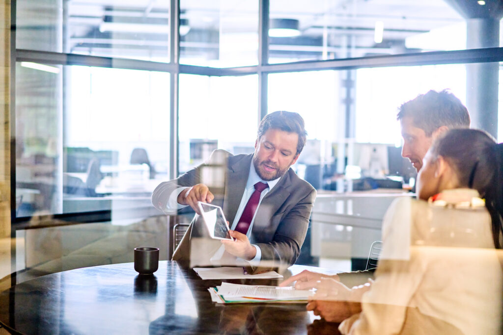 Expert discusses business with colleagues.