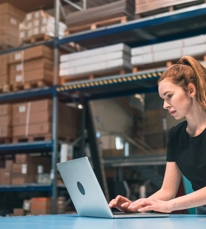 warehouse-woman-laptop warehouse-woman-laptop